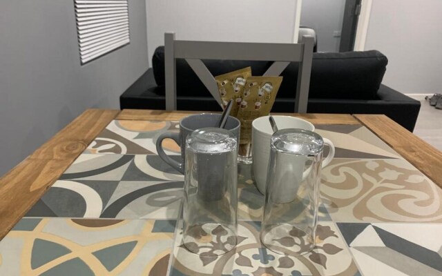 Luxury Apartment - Free Wi-fi & Parking NO Deposit