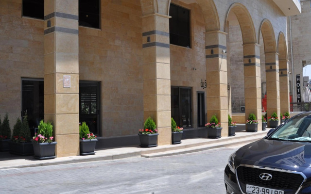 Viola Hotel Suites