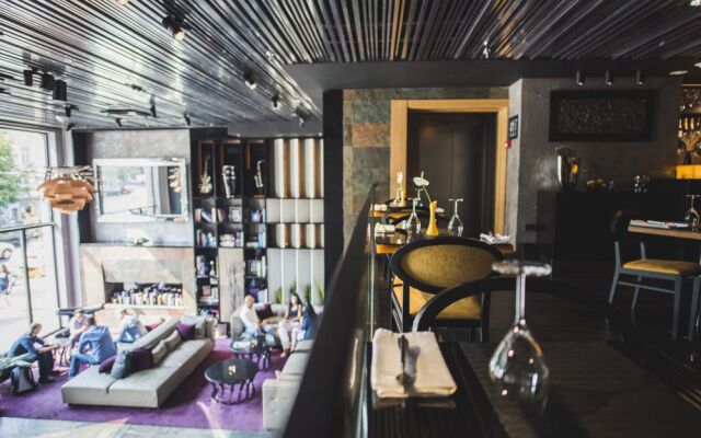 11 Mirrors Design Hotel