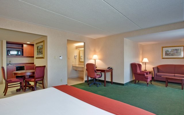Holiday Inn Express & Suites Milton, an IHG Hotel