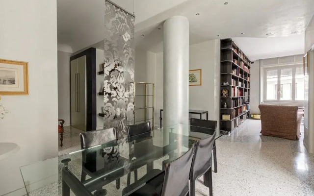 Elegant Apartment Near Duomo