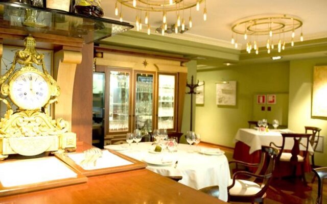 Hispanos 7 Suiza Apartament Restaurant