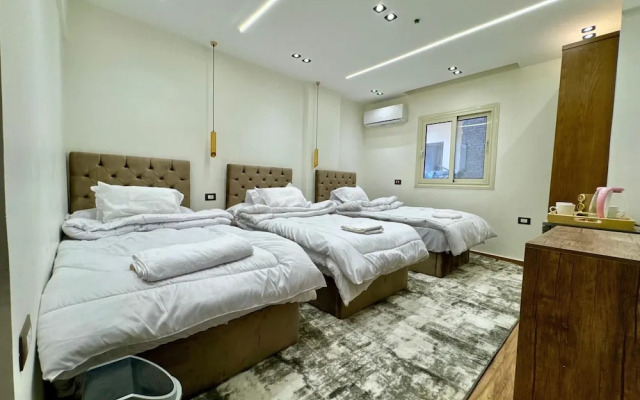 Shiny Pyramids Boutique Hotel