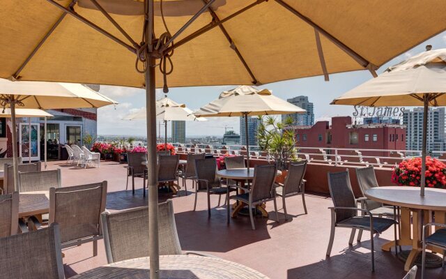 Gaslamp Plaza Suites