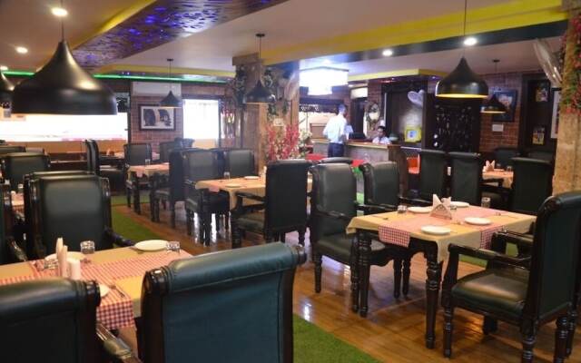 City Plaza Guest House and Restaurant