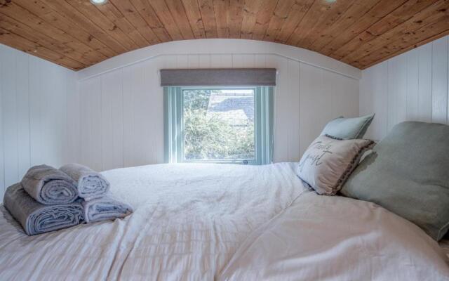 Willow - 1 Bedroom Shepherd's Hut - Amroth