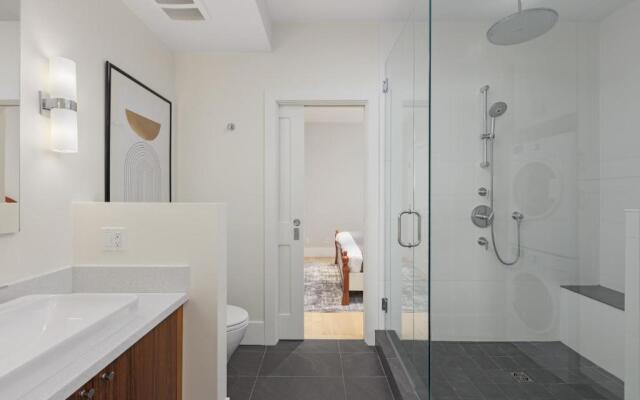 Stunning 3 Bedroom Secondary Suite N Van