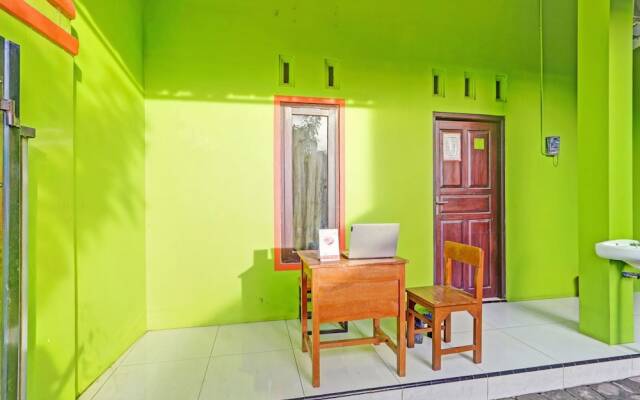 SPOT ON 90760 Homestay Al Madina Syariah