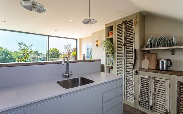 Stunning Penthouse Apartment Near Battersea Park