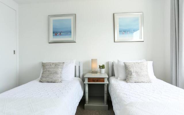 Tides - Beach Front Apartment in Bracklesham Bay