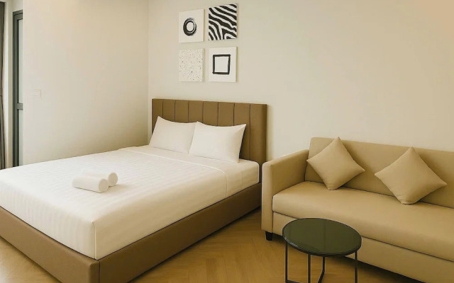 REM Rivergate Garden Pool Signature Apartments