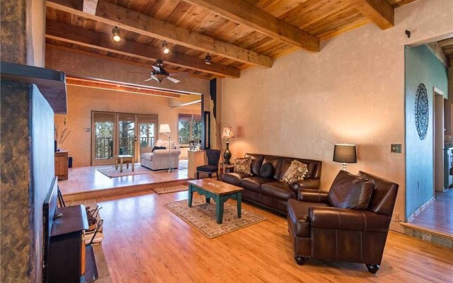 Summit Sanctuary, 3 Bedrooms, Sleeps 8, Mountain Views