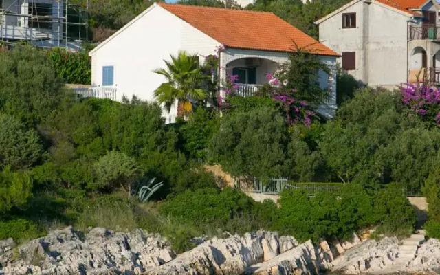 Blue Shutters Apartments