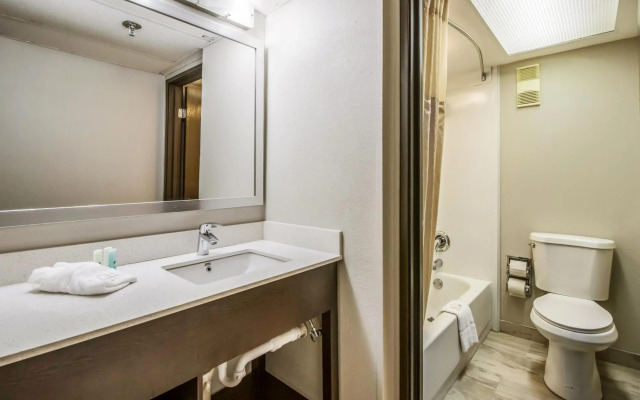 Clarion Hotel Jackson Northwest