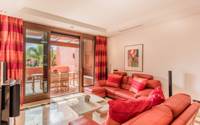 2 Bedrooms Apartment Frontline Beach