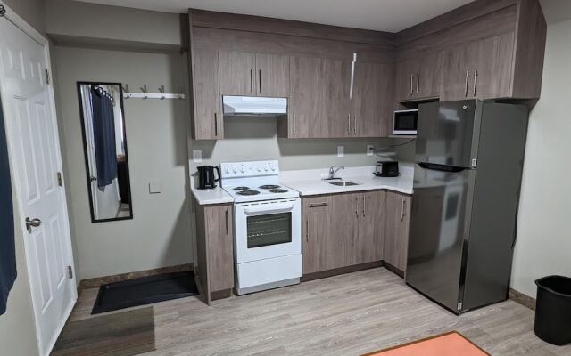 Riverside Motel & Suites