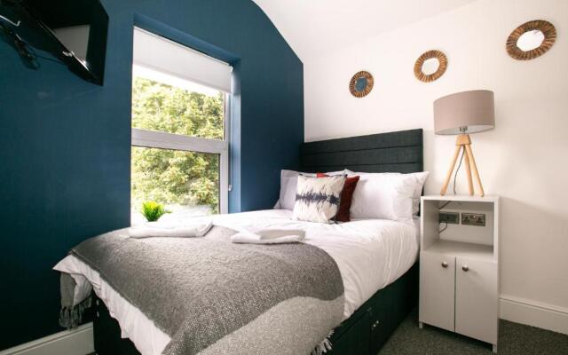 Contractor & Leisure & En-Suite Bathrooms & Free Parking