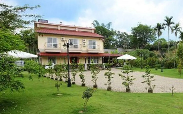 Akuei House B & B