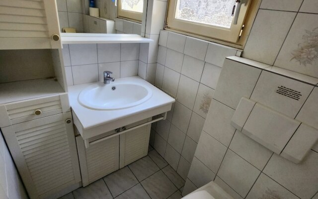 Entire House for Fitters and Craftsmen