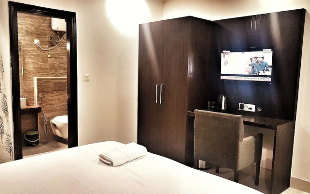 Hotel Aerocity Purple Orchid
