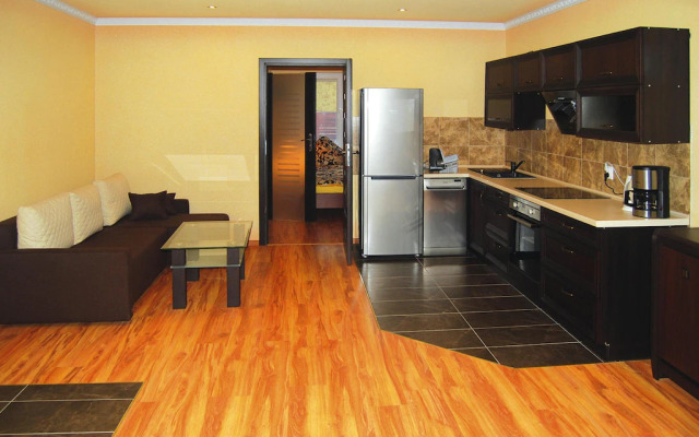 Terraced House With Pool and Sauna, Sieciemin