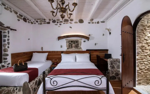 Giannios Traditional Superior Suite by Estia