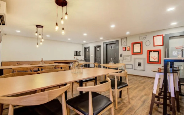 Hotel Santosh Palace