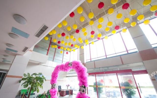 Gold Apple Hotel