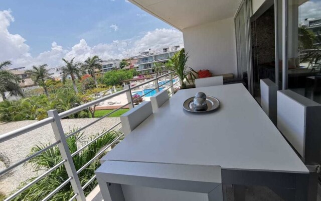 Magia Beachside Apartment by Bvr