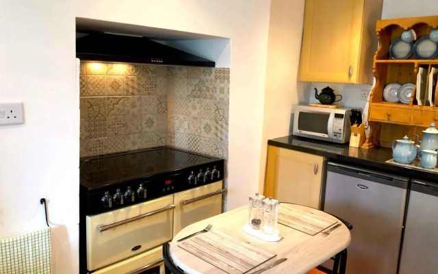 Central Boscastle studio flat