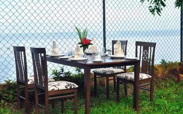 Saro Lake County Hotel