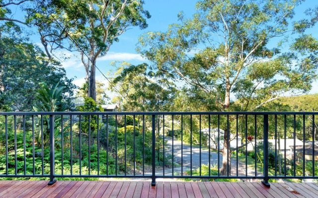 SUMMERDAZE Hyams Beach 4pm check out Sundays except Peak season