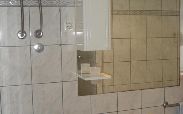 Kate - 20m From the Beach - A2