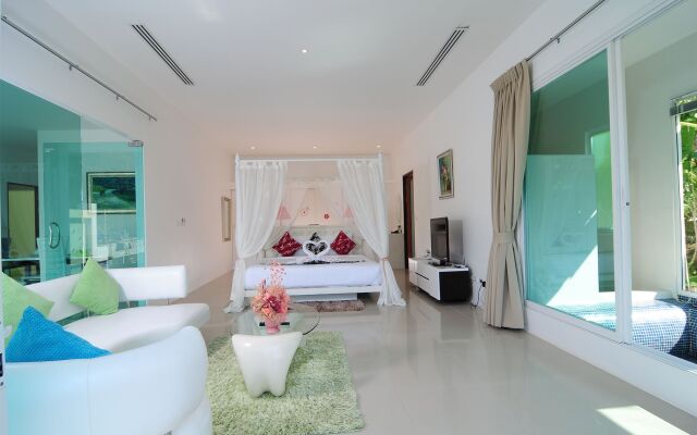 Grand Bleu Ocean View Pool Suite