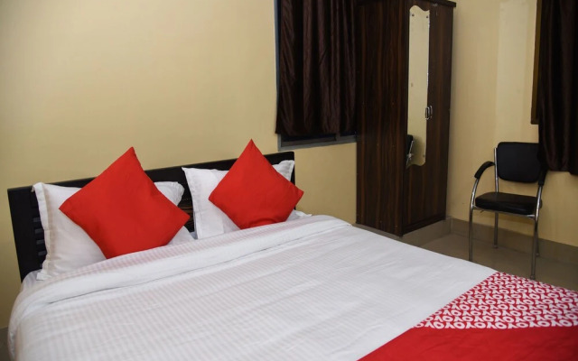 OYO 15071 Hotel Harsh Raj Residency
