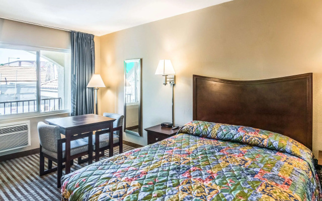 Rodeway Inn Regalodge