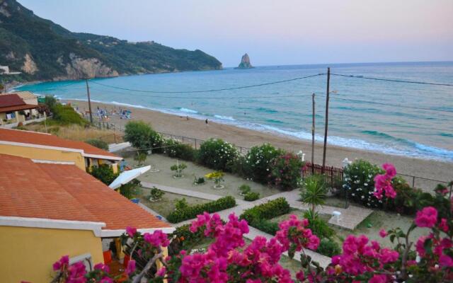 Beachfront Holiday House Eftichia