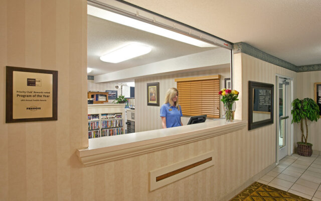 Hawthorn Suites by Wyndham Chicago Schaumburg