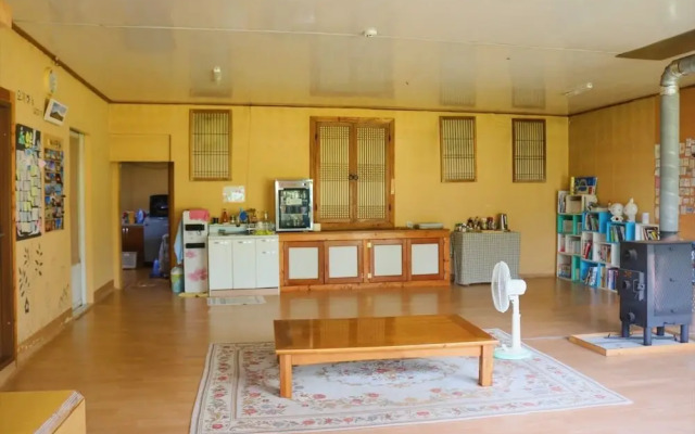 Oreum Guesthouse - Hostel