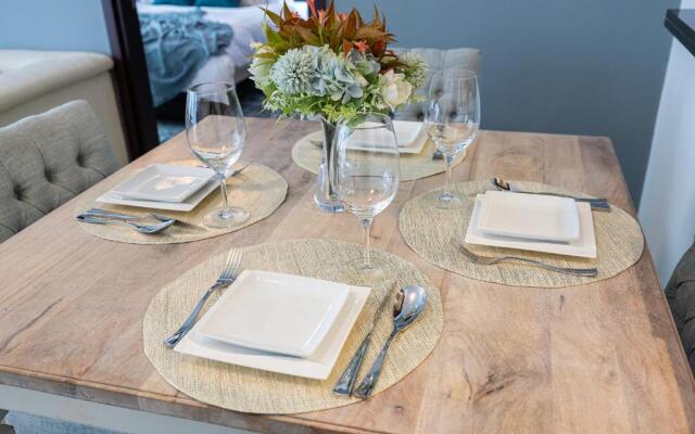 Chic 1BR with Burj Khalifa View in Downtown