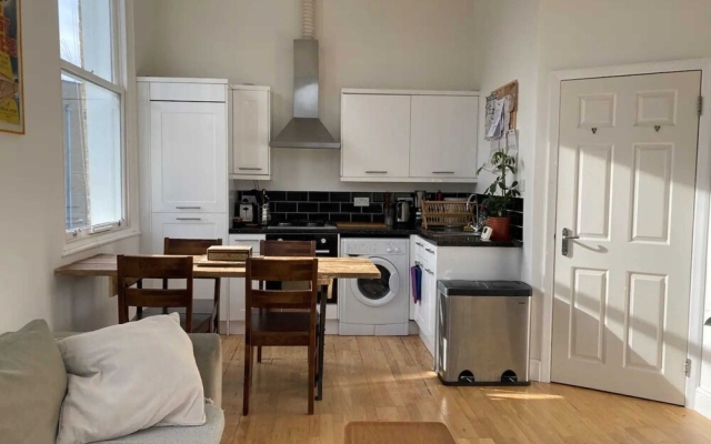 Radiant 2 Bedroom Flat in New Cross - Converted Pub
