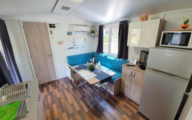 Mobile Home Blue Class B4