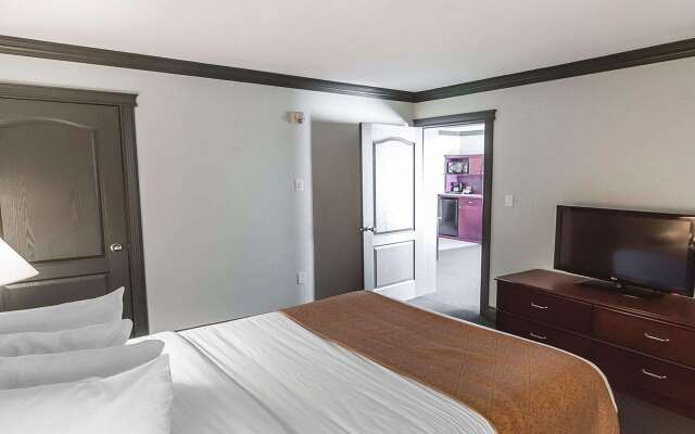 Velora Hinton, Ascend Hotel Collection