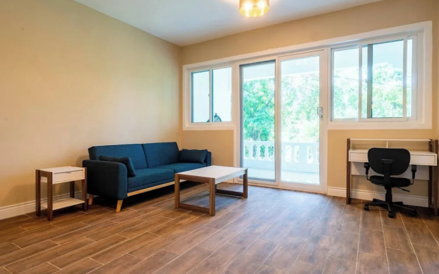 Modern Home 10minstobeach, Private Cliff, AC Wifi