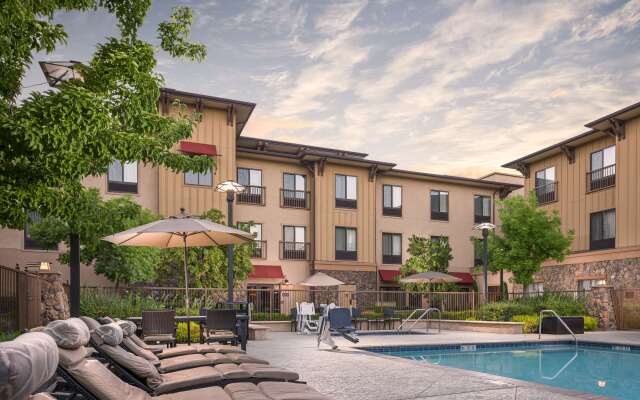 Hampton Inn & Suites Windsor - Sonoma Wine Country