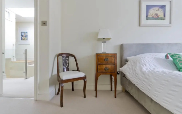 Spacious 3-bedroom Apartment in Earls Court