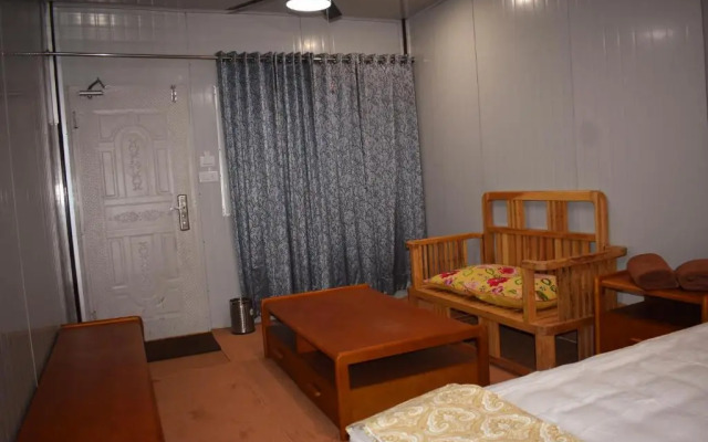 Private Rooms with International Airport View