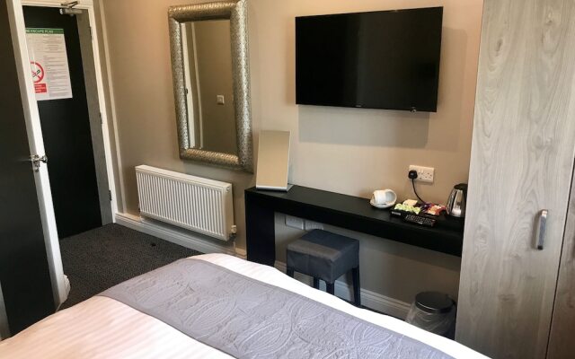 The Raven Hotel - Inn