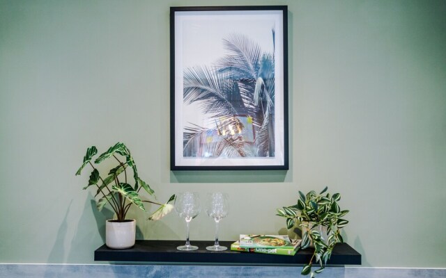 Hilltop Serviced Apartments - Stockport