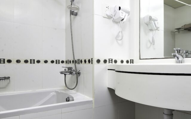 OYO Home 164 2BHK Lake View